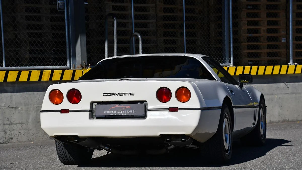Corvette Generations/C4/C4 1984 rear.webp